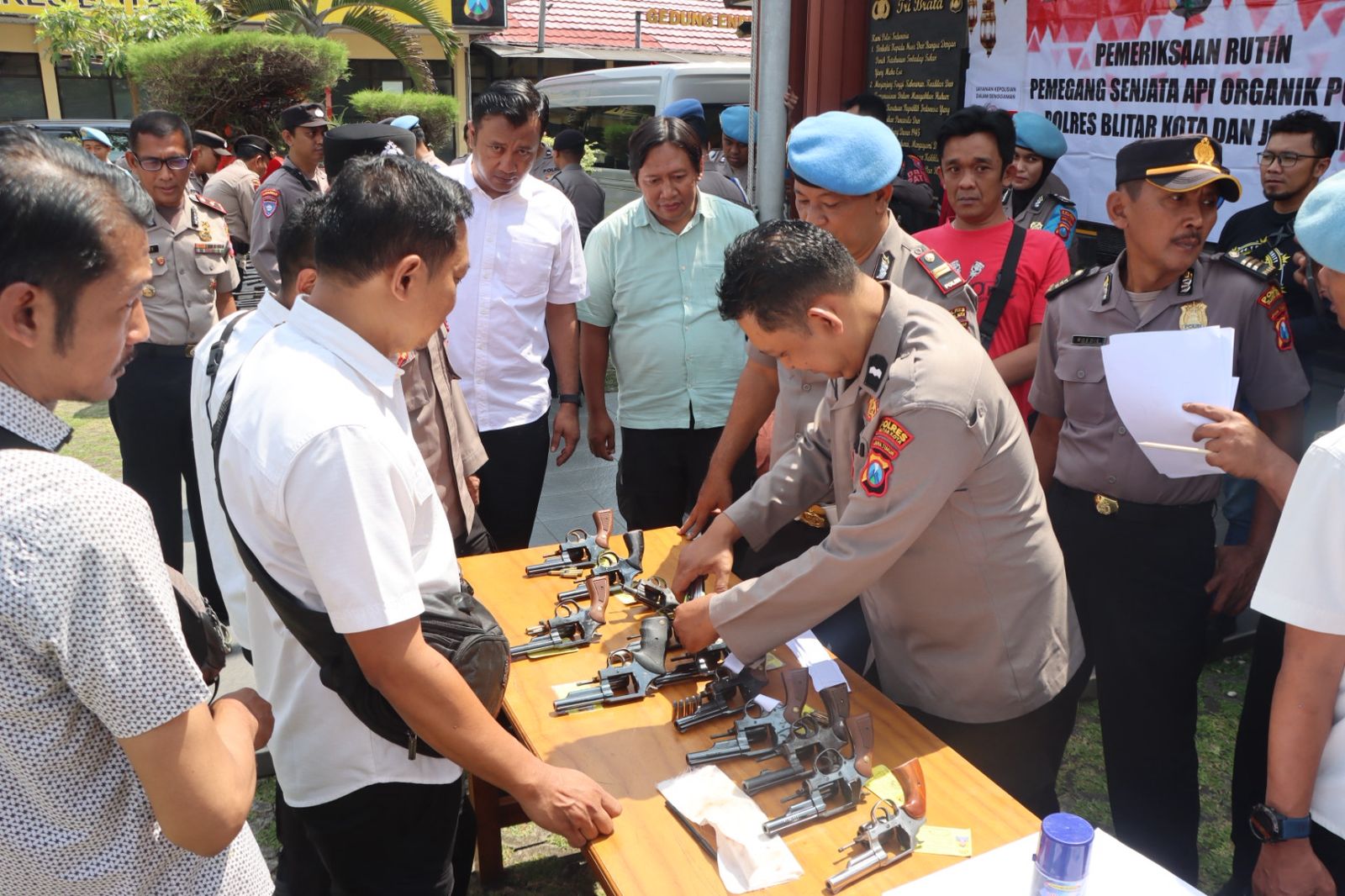 Jelang Lebaran, Polres Blitar Kota Cek Kelayakan Senjata Api