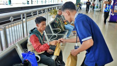 Mudik Nyaman, KAI Daop 7 Siapkan Ratusan Takjil bagi Penumpang KA Jarak Jauh