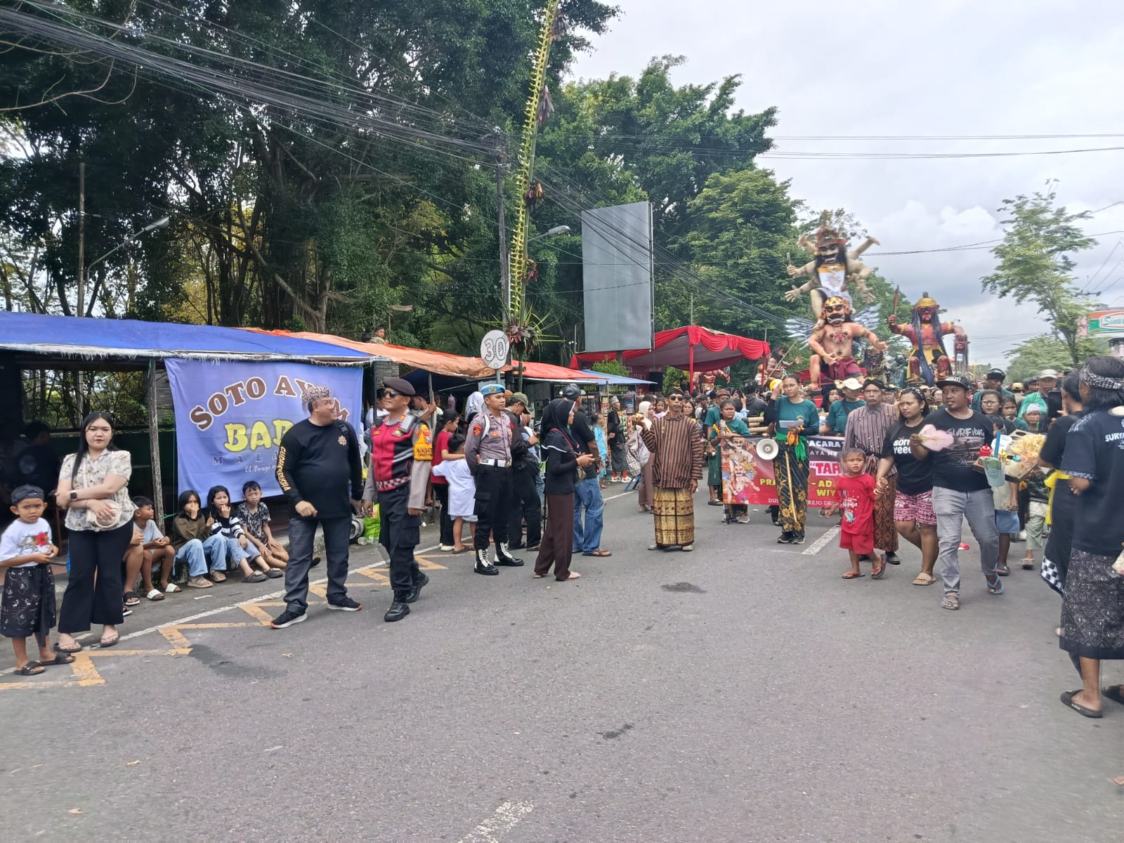Amankan Pawai Ogoh-Ogoh, Polres Blitar Terjunkan Puluhan Personel