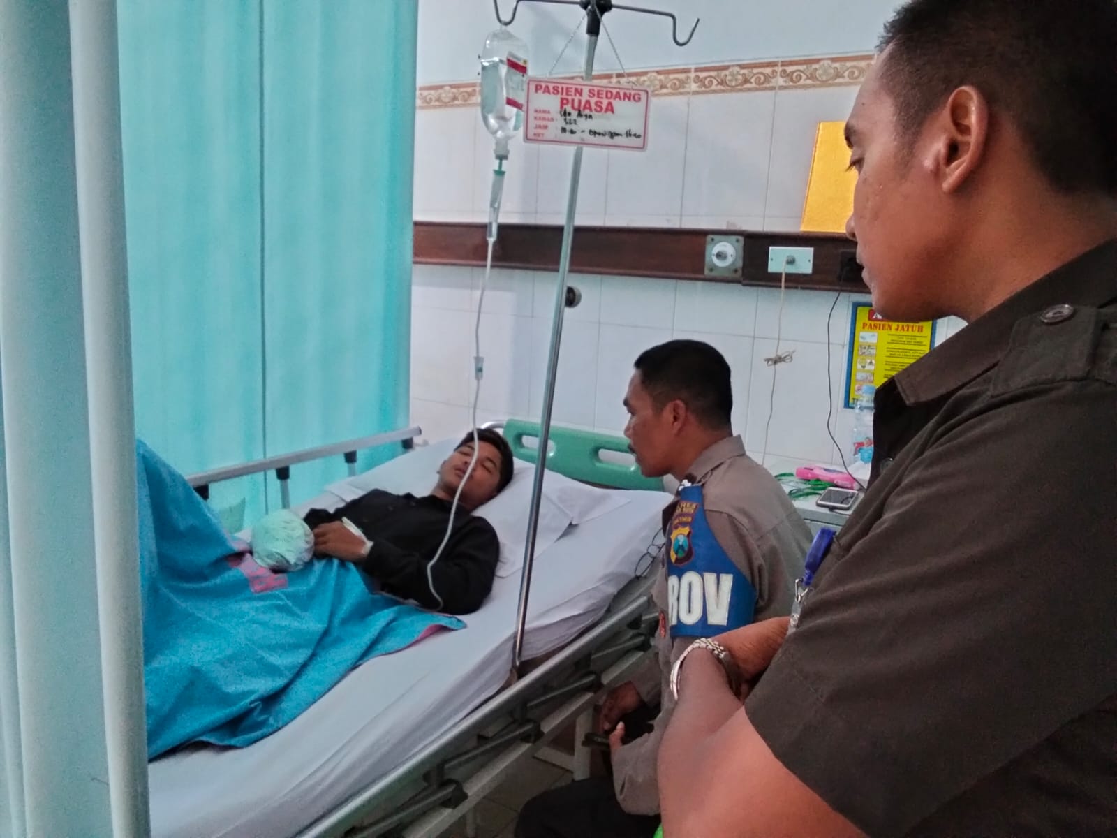 Tersambar Ledakan Petasan, Pemuda Nglegok Dilarikan ke Rumah Sakit