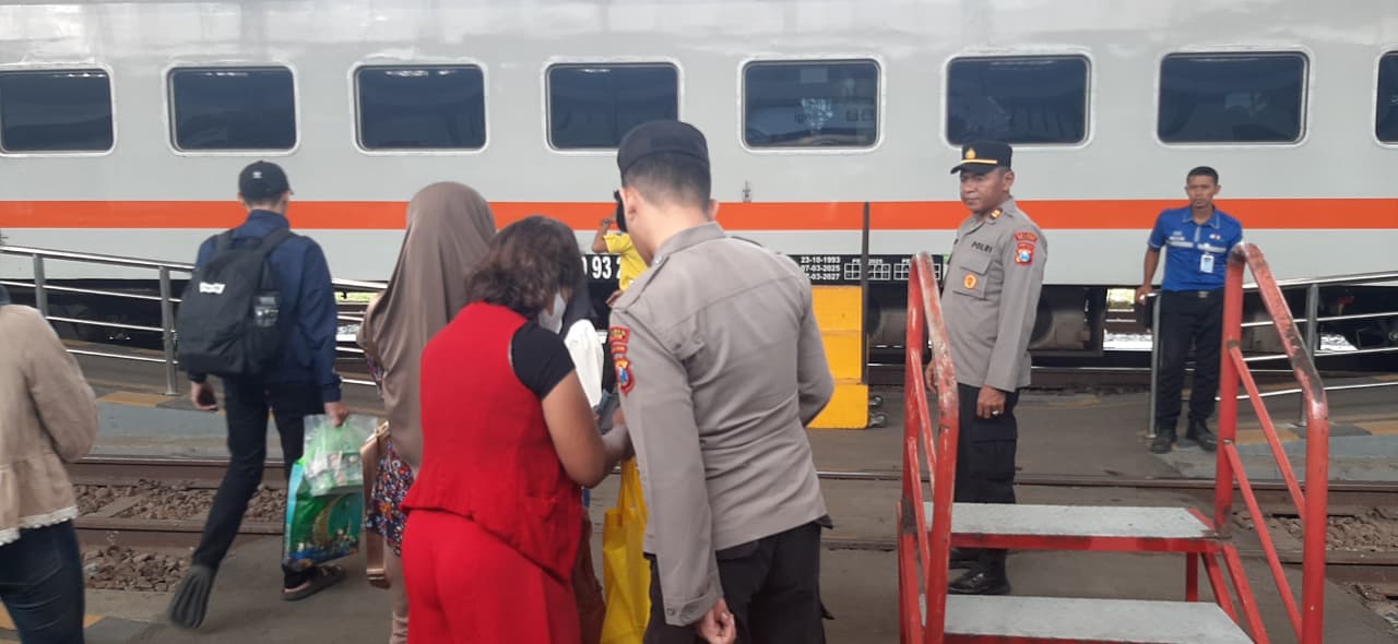 Patroli Stasiun dan Terminal, Polisi Pastikan Keamanan dan Kenyamanan Penumpang