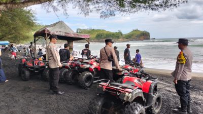 Ribuan Wisatawan Padati Pantai Serang, Polisi Tingkatkan Patroli dan Pengamanan