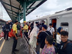 Jelang Berakhirnya Angkutan Lebaran 2026, Penumpang Kereta Masih Padati Stasiun