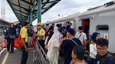 Jelang Berakhirnya Angkutan Lebaran 2026, Penumpang Kereta Masih Padati Stasiun