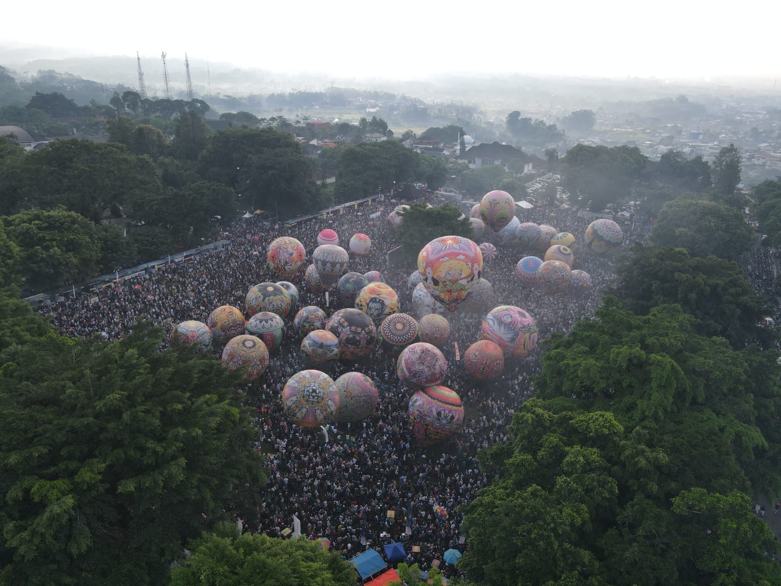 Puluhan Balon Udara Siap Dilombakan dalam Reyog Balloon Carnival