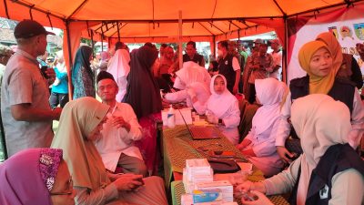 Ratusan Warga Antusias Ikuti Pengobatan Katarak Gratis pada Penutupan TMMD ke-127 di Kediri