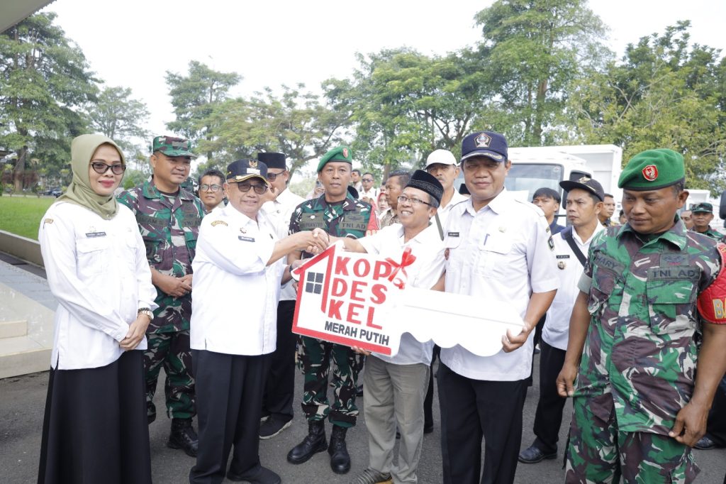 Bupati Blitar Serahkan 79 Truk KDKMP untuk Perkuat Distribusi dan Operasional Koperasi