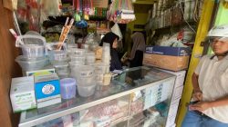 Harga Plastik Melonjak, Pedagang Kecil di Kota Batu Mulai Terhimpit
