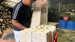 Harga Kedelai Melonjak, Perajin Tempe di Kota Batu Kian Terhimpit