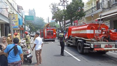 Diduga Korsleting Listrik, Surya Petshop di Kota Batu Terbakar