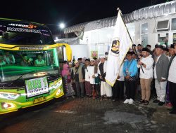 Diiringi Talbiyah, Plt Wali Kota Heli Suyanto Lepas 226 Jemaah Haji Kota Batu