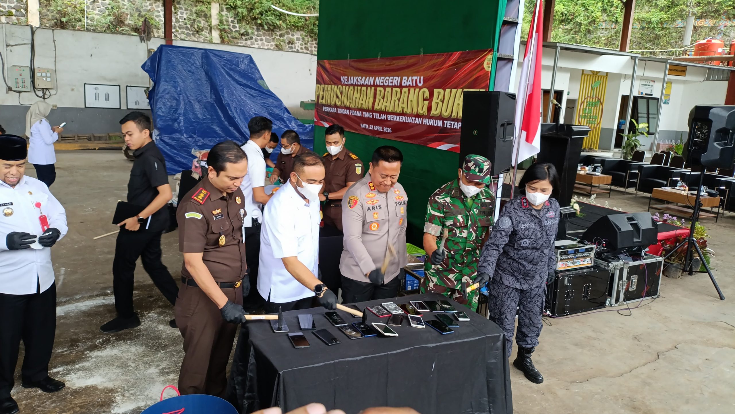 Kejari Batu Musnahkan Barang Bukti 28 Perkara, Pastikan Tak Disalahgunakan Lagi