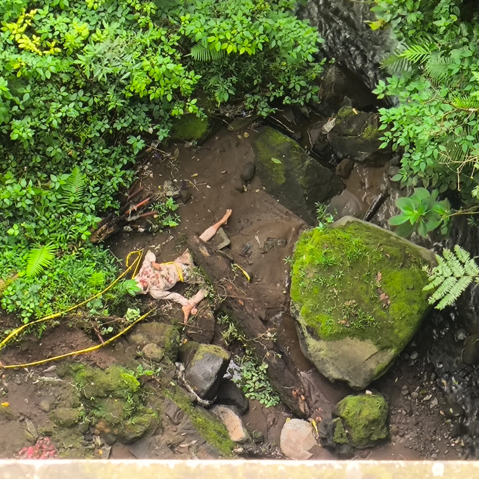 Mayat Pria Misterius Ditemukan di Bawah Jembatan Cangar, Polisi Lakukan Penyelidikan