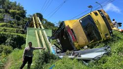 Gagal Nanjak, Truk Muat Galvalum Terjun ke Jurang di Bumiaji, Sopir Selamat