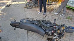 Motor Oleng, Pemuda 19 Tahun Tewas Usai Tabrakan dengan Dump Truk di Tikung Lamongan