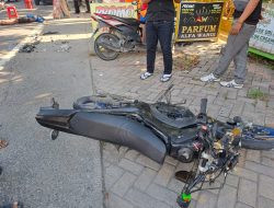 Motor Oleng, Pemuda 19 Tahun Tewas Usai Tabrakan dengan Dump Truk di Tikung Lamongan