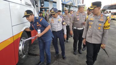 Bus Masih Jadi Pilihan Angkutan Lebaran, Penumpang di Terminal Patria Blitar Meningkat