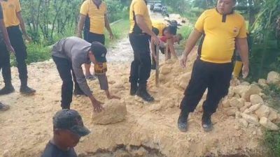 Polri dan Warga Bersatu, Jembatan Ambrol di Jalur Poros Solokuro–Laren Mulai Diperbaiki