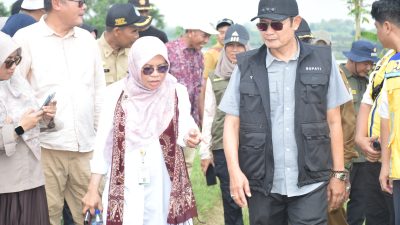 Hadapi El Nino Moderat, Dirjen Tanaman Pangan dan Bupati Lamongan Tinjau Optimalisasi Embung Sumenko