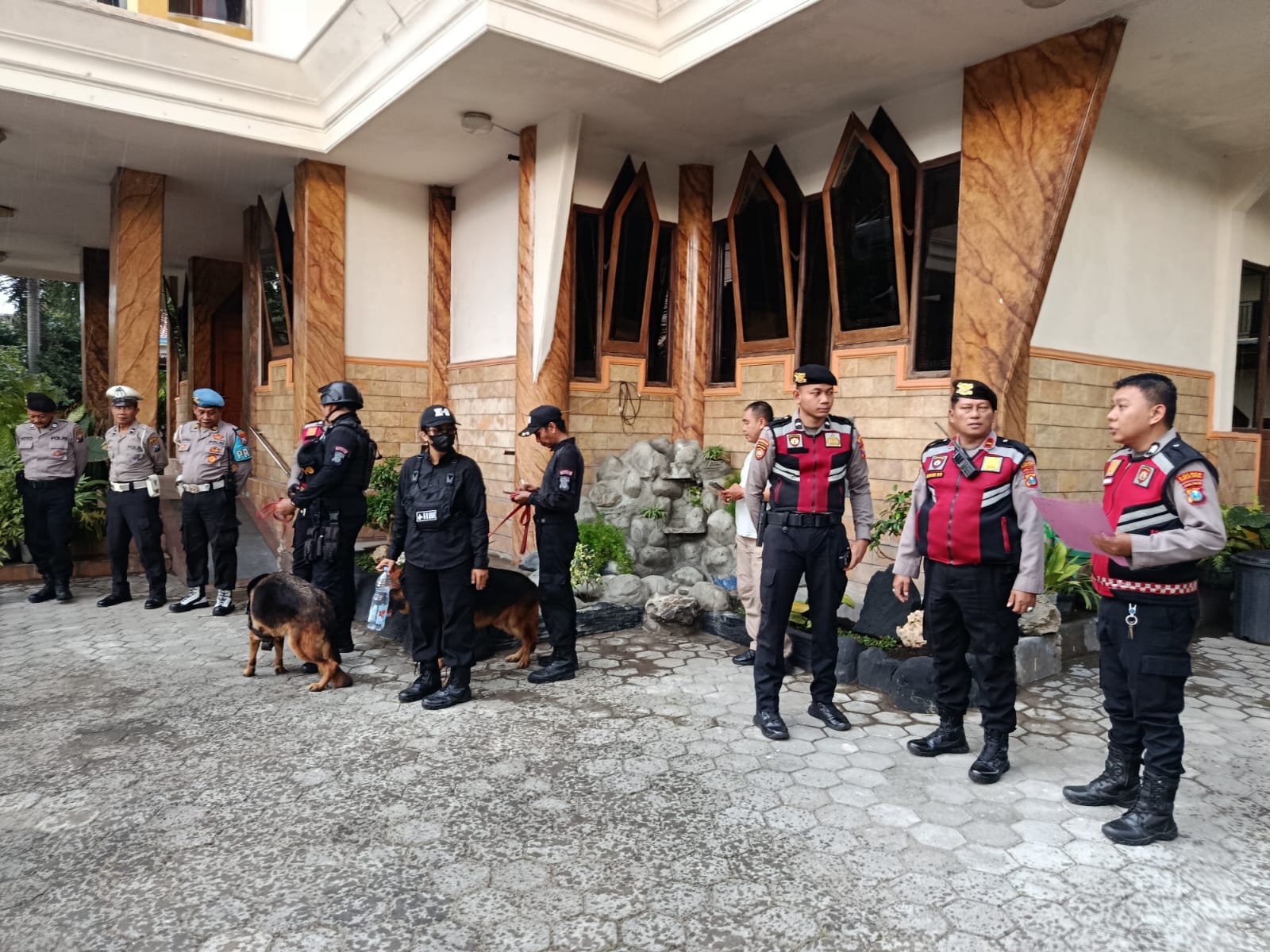 Jelang Paskah, Polres Kediri Kota Lakukan Sterilisasi Ketat di Sejumlah Gereja