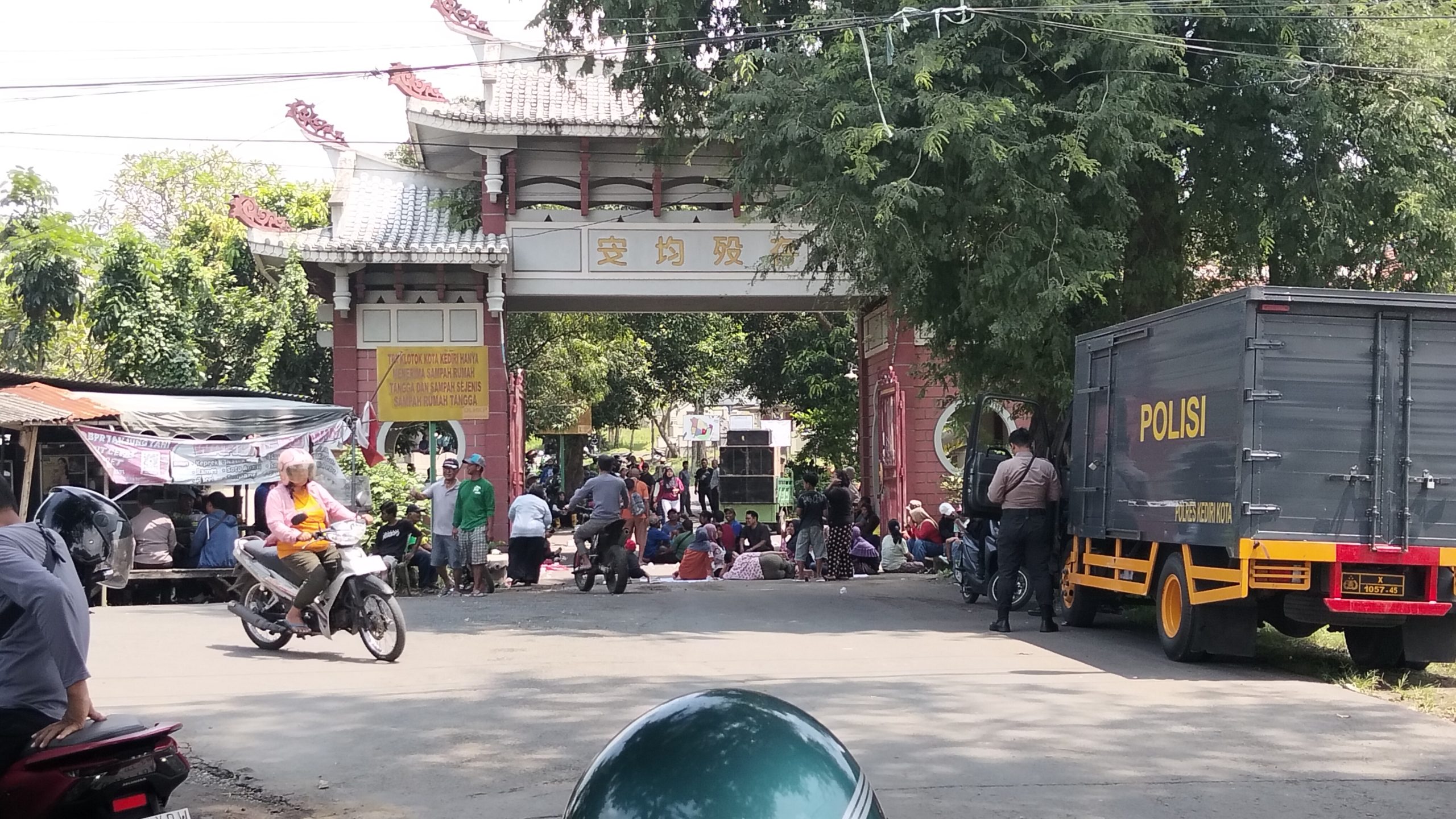 Aksi Blokade TPA Pojok Menguat, Warga Desak Pemkot Kediri Segera Cairkan Kompensasi