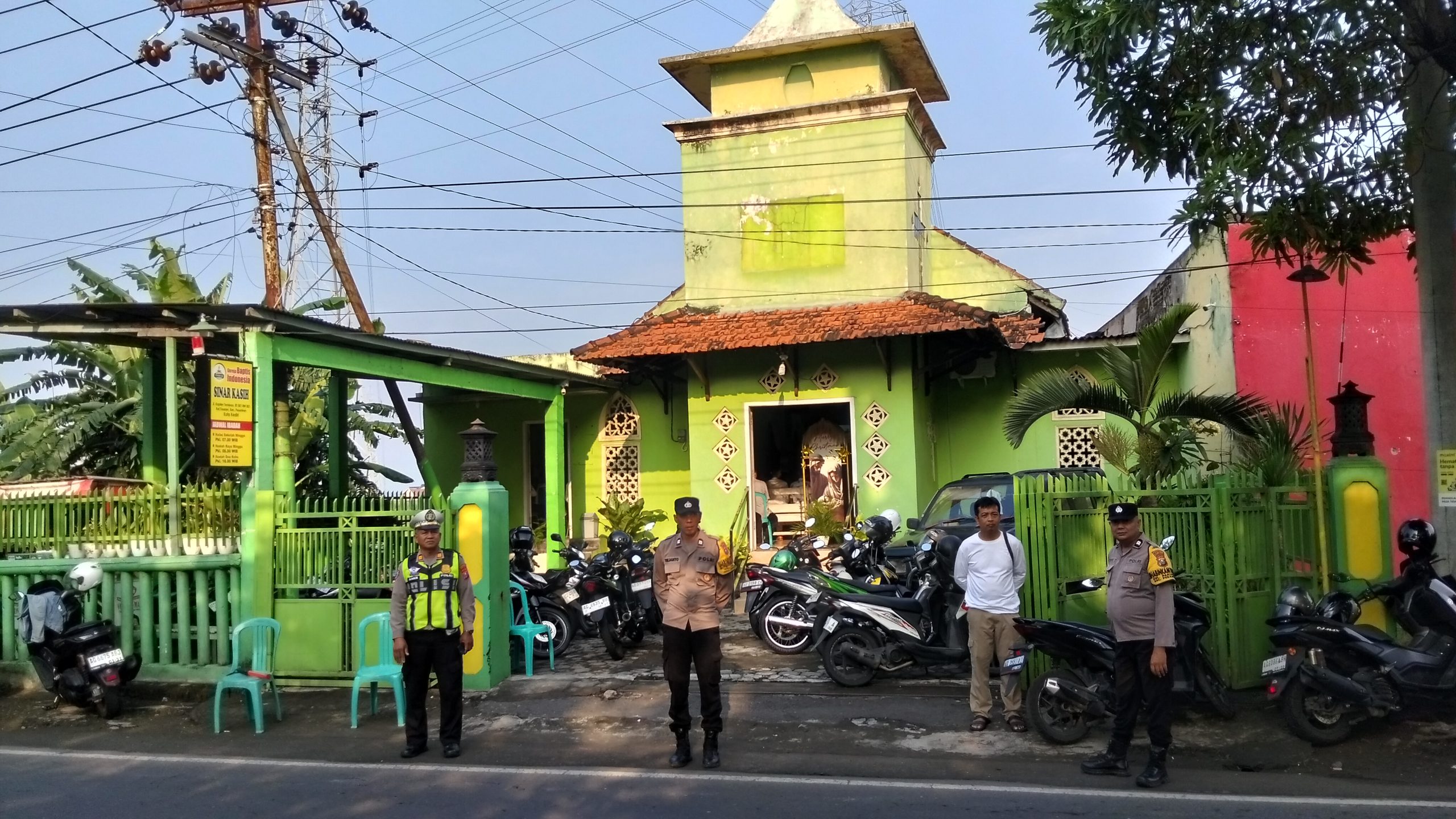 Pengamanan Ketat Polsek Pesantren, Ibadah Paskah di Tiga Gereja Berlangsung Aman dan Khidmat