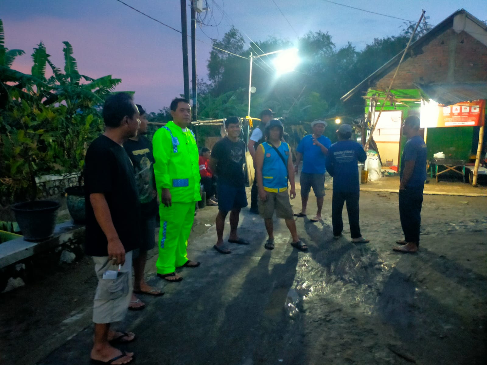 Angin Kencang Rusak Atap Rumah di Kaliombo, Aparat dan Warga Lakukan Penanganan Cepat