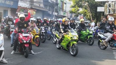 Lautan Ninja Padati Jalan Stasiun Kediri, Halal Bihalal & Ziarah Wali Bersama Gus Iqdam Jadi Magnet Ribuan Biker