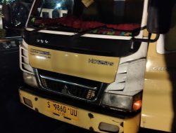 Tabrakan Dini Hari di Jalan Soekarno Hatta Kediri, Pemotor Terpental Usai Hantam Truk Pasir