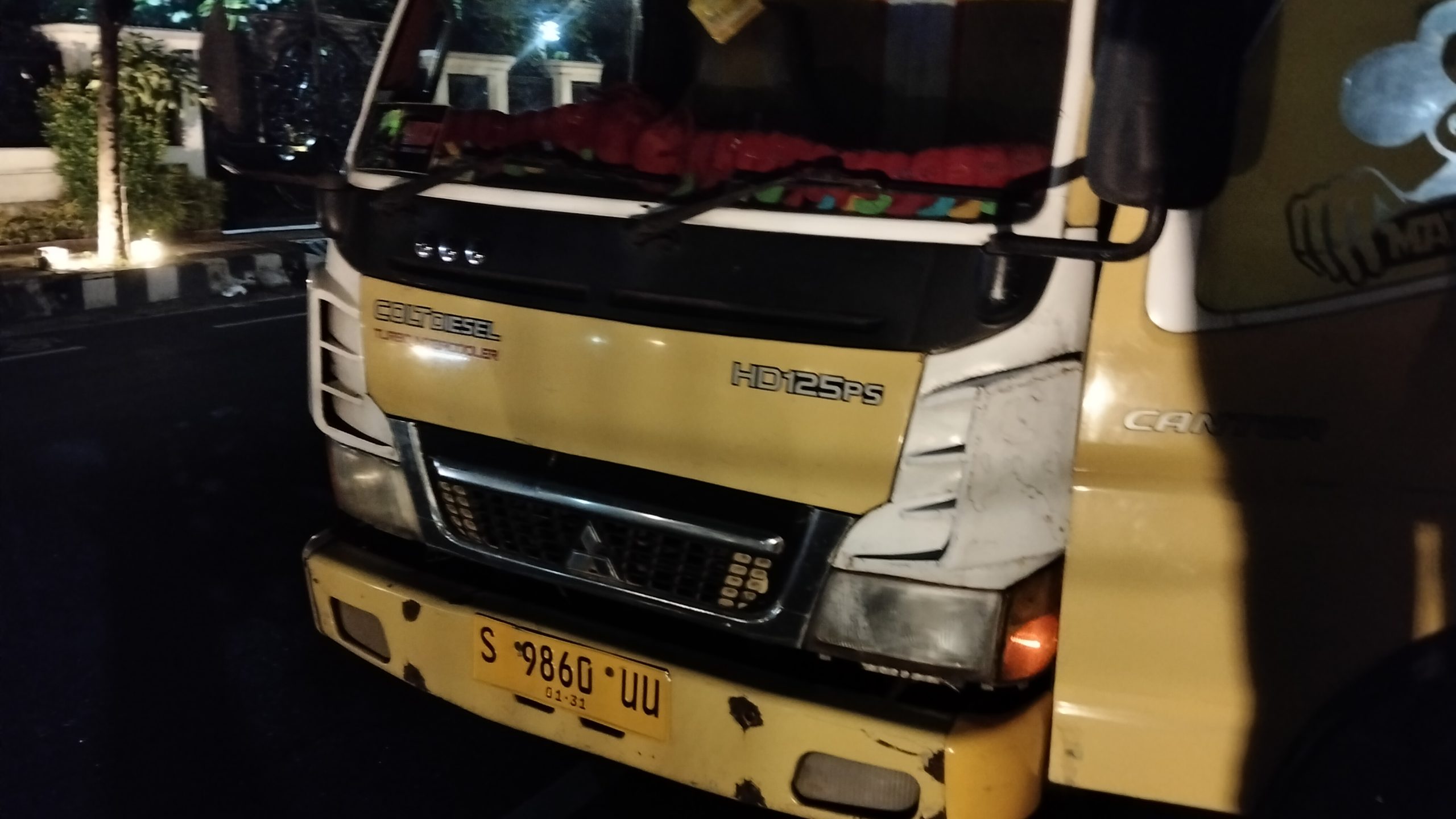 Tabrakan Dini Hari di Jalan Soekarno Hatta Kediri, Pemotor Terpental Usai Hantam Truk Pasir