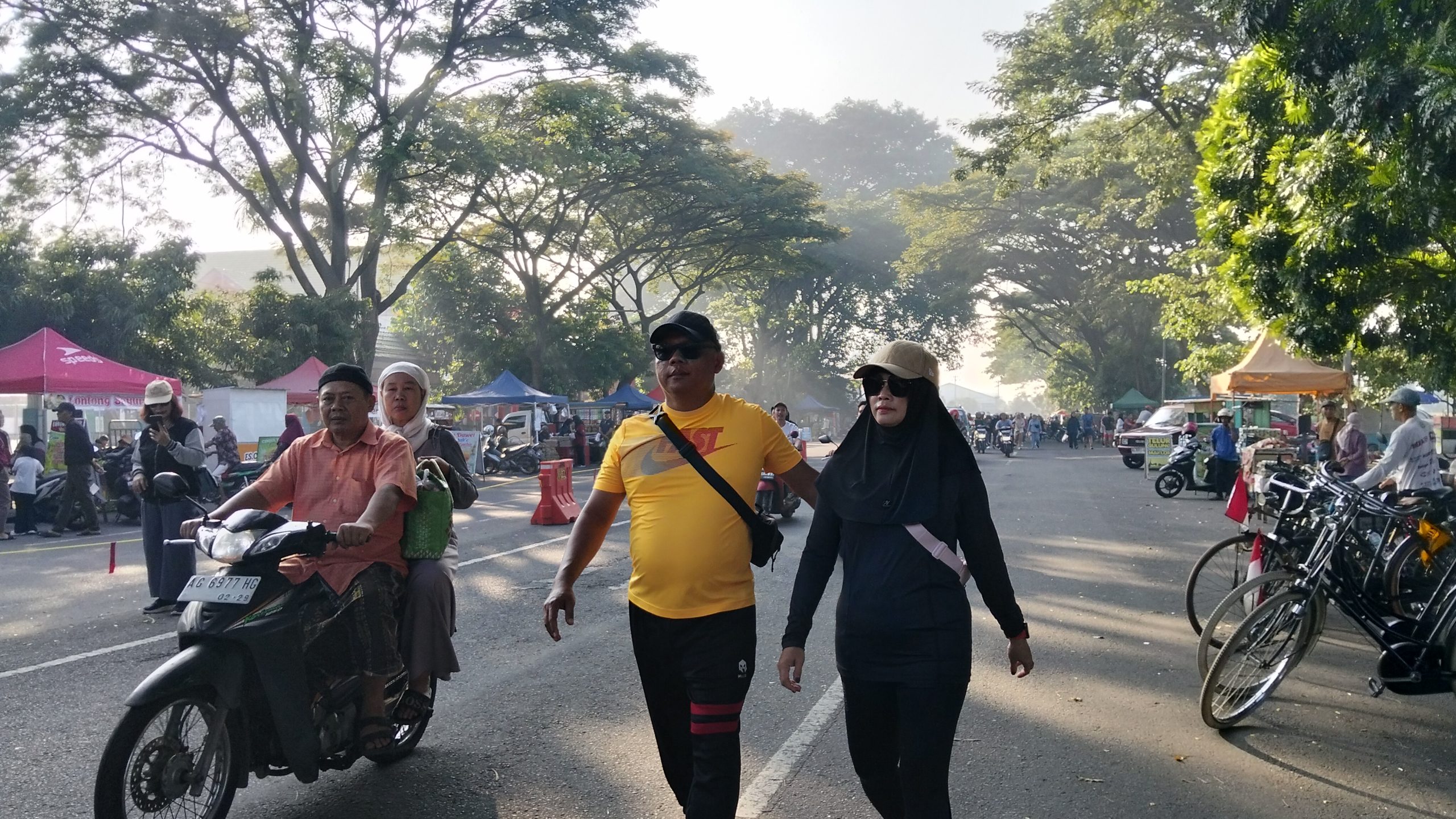 Olahraga Pagi di SLG, AKBP Edy Herwiyanto Tampilkan Kedekatan Sederhana Bersama Istri