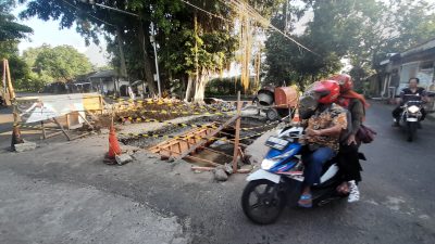 Tanggapi Keluhan Warga, DPUPR Kota Kediri Perbaiki Gorong-Gorong Ambles di Jalan Kamboja