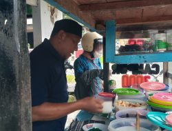 Pedagang Es Campur di Jombang Berangkat Haji Bersama Istri Usai 23 Tahun Berjualan