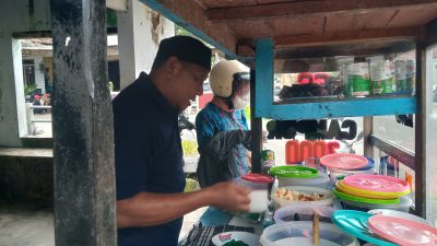 Pedagang Es Campur di Jombang Berangkat Haji Bersama Istri Usai 23 Tahun Berjualan