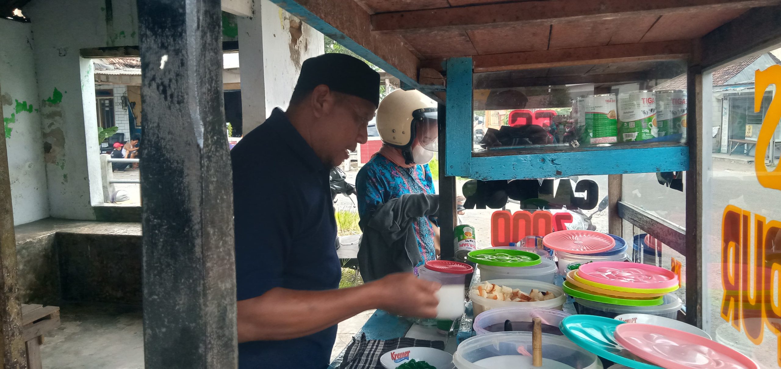 Pedagang Es Campur di Jombang Berangkat Haji Bersama Istri Usai 23 Tahun Berjualan