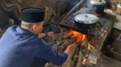 Elpiji 3 Kg Langka dan Mahal, Warga Jombang Beralih ke Kayu Bakar