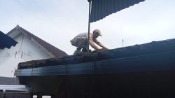 Ular Masuk Kamar Mandi TPQ di Purwoasri, Dievakuasi Relawan