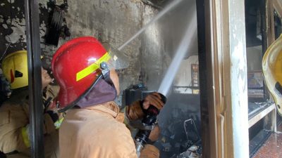 Diduga Korsleting Listrik, Kantor CV Borobudur Prima Sejahtera di Pare Terbakar