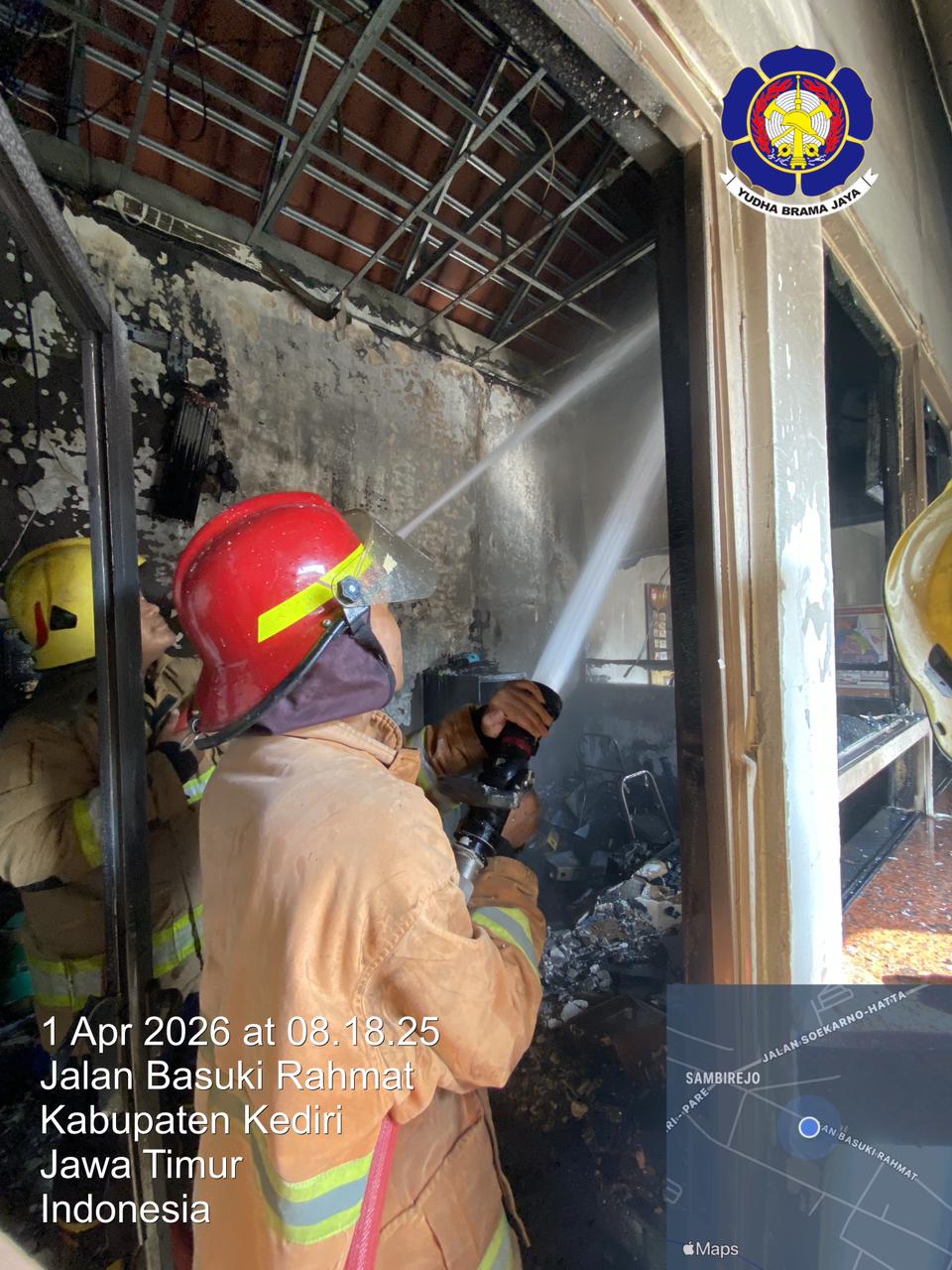 Diduga Korsleting Listrik, Kantor CV Borobudur Prima Sejahtera di Pare Terbakar