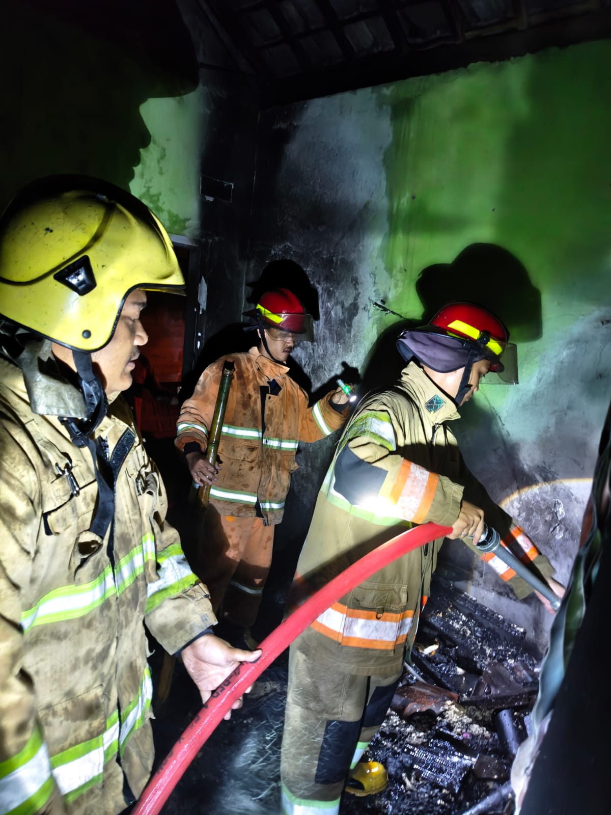 Diduga Lupa Matikan Obat Nyamuk, Rumah Warga di Pare Hangus Terbakar