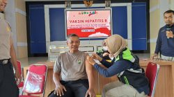 Polres Nganjuk Gelar Vaksinasi Hepatitis B Tahap Pertama untuk Personel