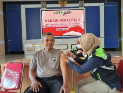 Polres Nganjuk Gelar Vaksinasi Hepatitis B Tahap Pertama untuk Personel