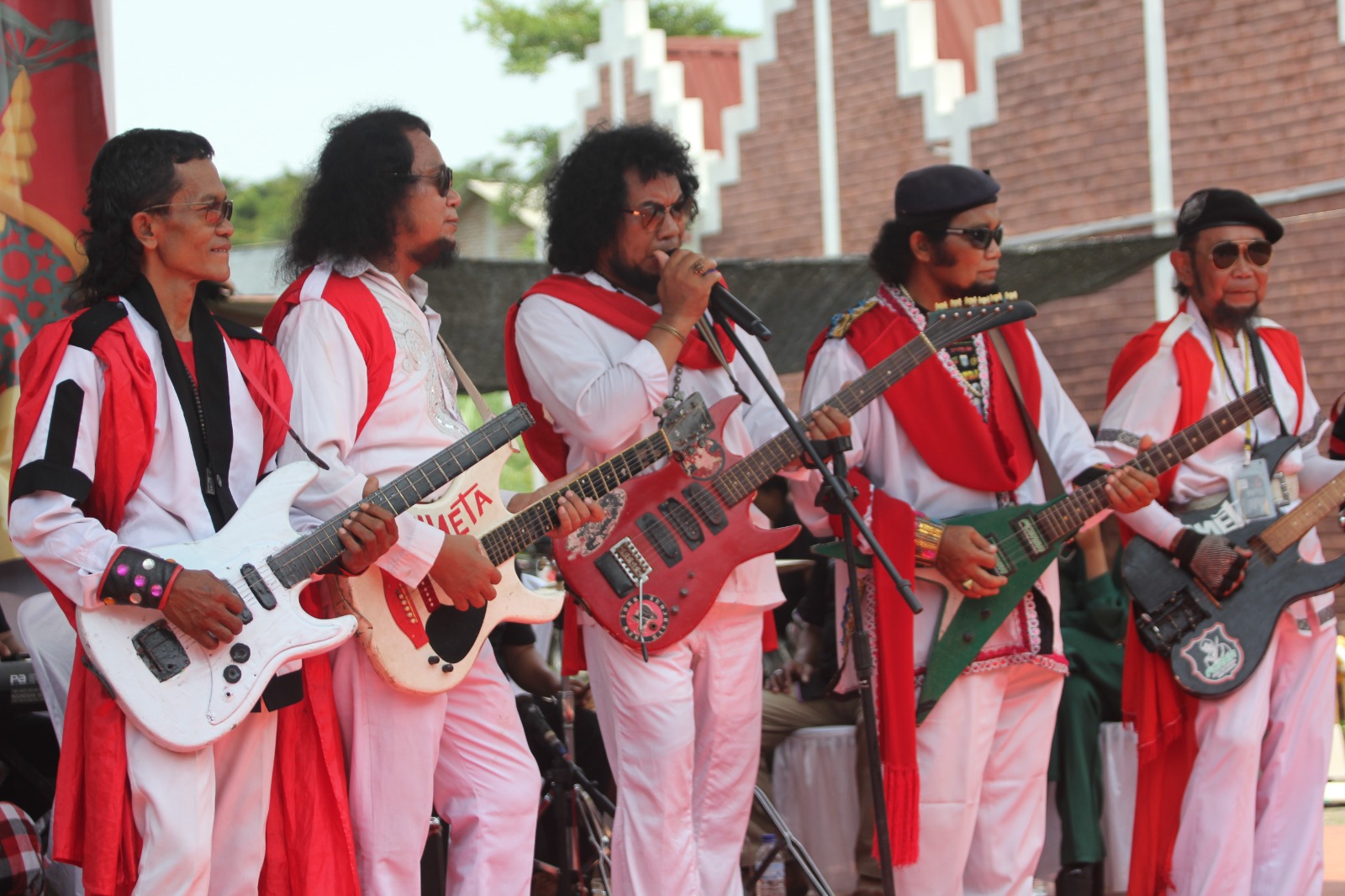 Terinspirasi Rhoma Irama, Komunitas “Romi” Tampil Memukau di Berbagai Daerah