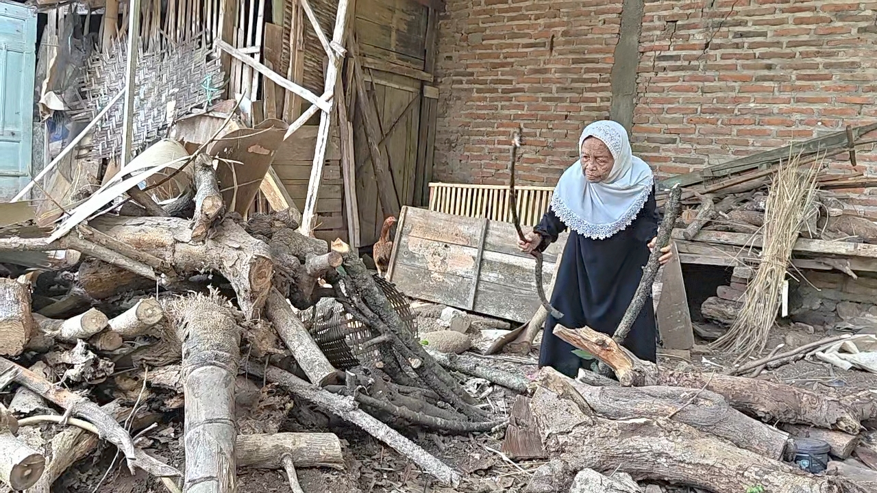 Kisah Inspiratif JCH Tertua Ponorogo, Siti Robiah Berangkat Haji dari Hasil Jual Arang