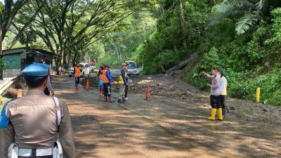 Hujan Deras Picu 9 Titik Longsor di Slahung, Jalur Ponorogo–Pacitan Diberlakukan Buka Tutup