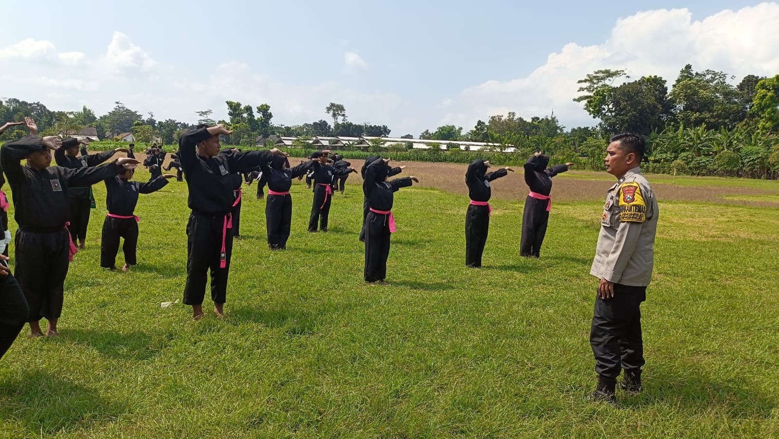 Dampingi dan Pengamanan Latihan Silat Perguruan Silat