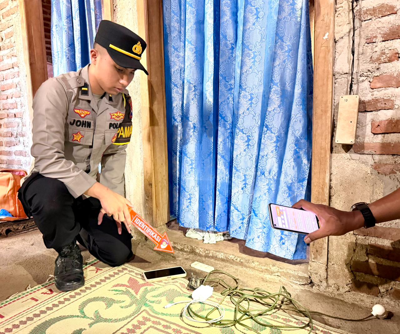 Diduga Tersengat Listrik Saat Mengisi Daya Ponsel, IRT di Ponorogo Meninggal Dunia