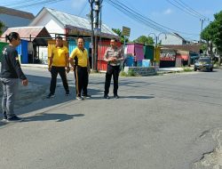 Kurangi Risiko Kecelakaan, Polsek Ngadiluwih Pasang Rambu dan Banner Imbauan