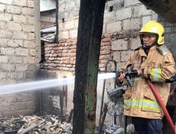 Tinggalkan Tungku Menyala, Dapur Rumah di Kediri Ludes Terbakar