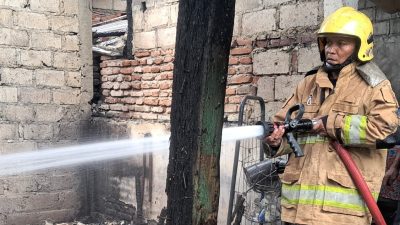 Tinggalkan Tungku Menyala, Dapur Rumah di Kediri Ludes Terbakar